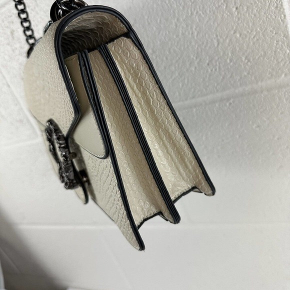 horsheshoe bucle snake print embossed beige handbag 10x7x3 Chain Purse - Picture 3 of 10